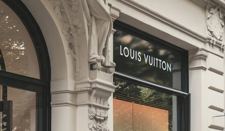Trio of Thieves Hits La Cantera Louis Vuitton, Security Guard Hurt