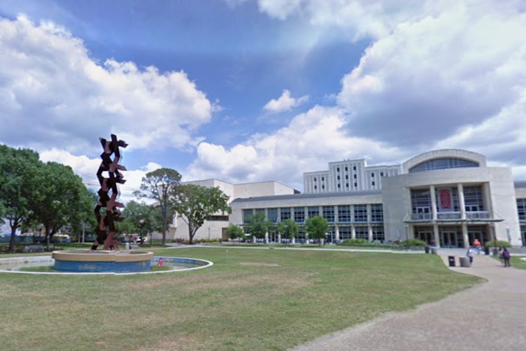 UH Axes Women And Gender Center For New Parent Office
