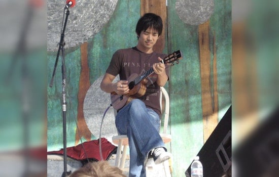 Ukulele Star Jake Shimabukuro Turns MACC Into Island Holiday Jam