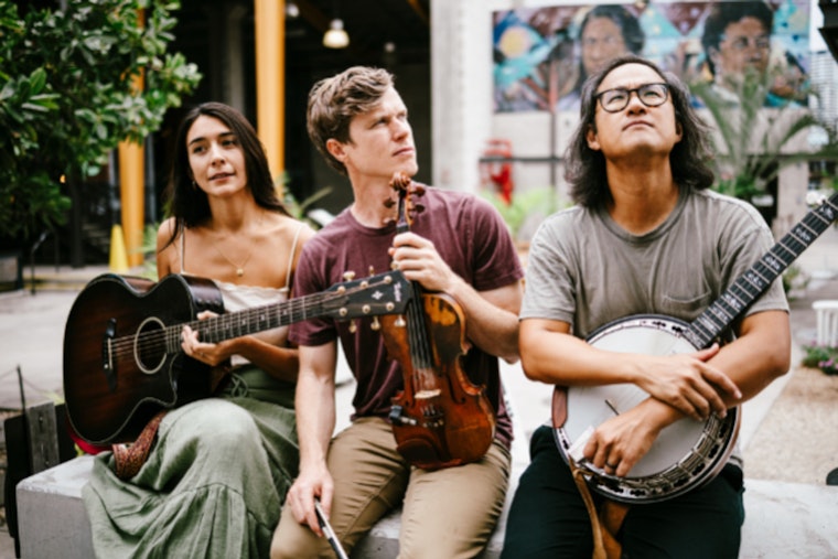 Waikiki Sidewalk Sensation Streetlight Cadence Brings 'Oxygen' Back To Maui