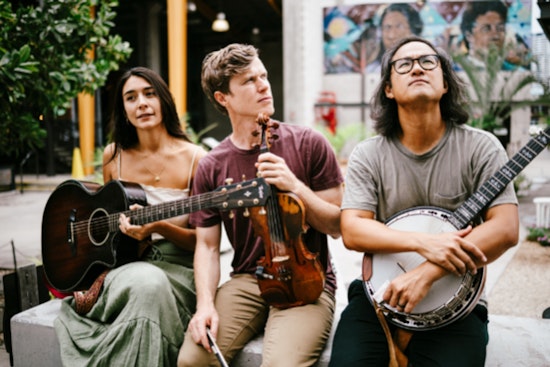 Waikiki Sidewalk Sensation Streetlight Cadence Brings 'Oxygen' Back To Maui