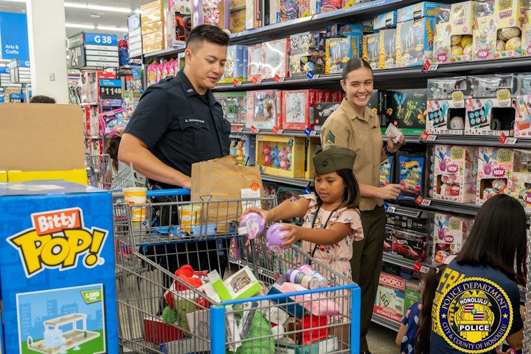 Waipahu's Walmart Transforms into Festive Haven as Honolulu Police and Community Unite for Holiday Celebration