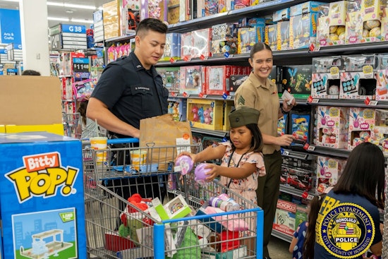Waipahu's Walmart Transforms into Festive Haven as Honolulu Police and Community Unite for Holiday Celebration