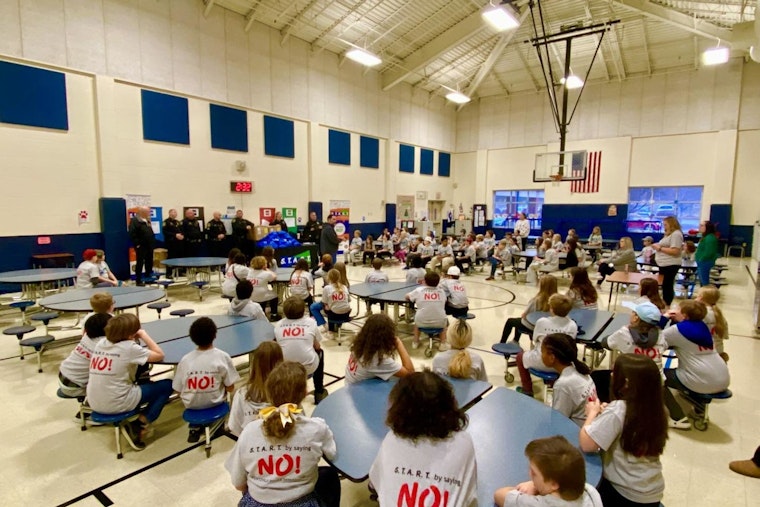 Wentzville PD Celebrates Lakeview Elementary Students Graduating from Anti-Substance Abuse Program