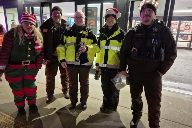 Wright County Sheriff’s Reserve Deputies Partner with Salvation Army to Ring in the Charitable Season in Monticello