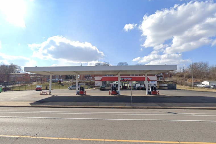 Armed Group Robs Two Men at St. Louis Convenience Xpress Gas Station as Police Seek Tips