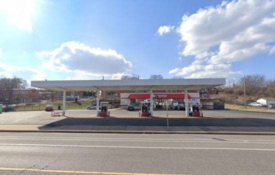 Armed Group Robs Two Men at St. Louis Convenience Xpress Gas Station as Police Seek Tips