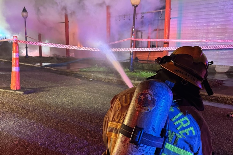 Austin Pawn Shop Engulfed in Flames, Fire Department Overcomes Multiple Challenges to Extinguish Blaze