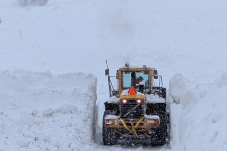 Bay Area Skiers Warned of Heavy Traffic on I-70 Mountain Corridor Ahead of Ideal Skiing Conditions