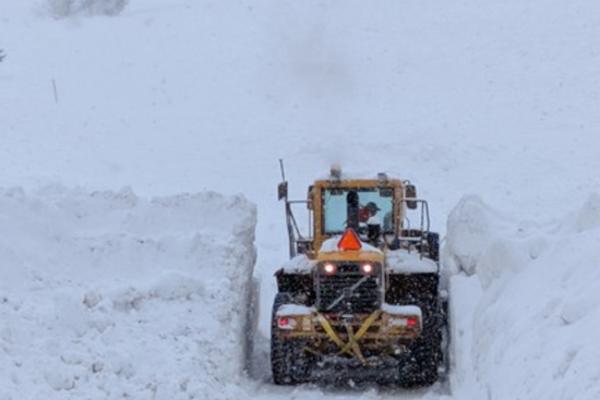 Bay Area Skiers Warned of Heavy Traffic on I-70 Mountain Corridor Ahead of Ideal Skiing Conditions