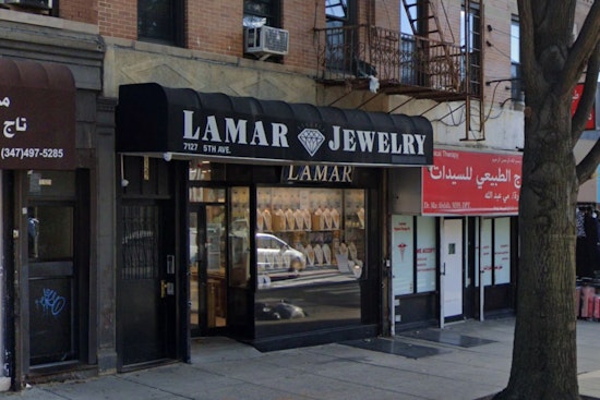 Brooklyn Jewelry Store Withstands Sledgehammer Assault, Thieves Thwarted by High-Tech Glass in Bay Ridge