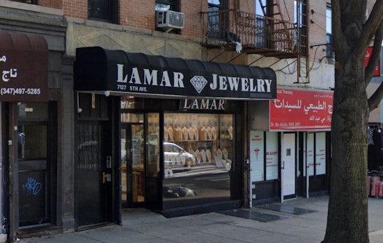 Brooklyn Jewelry Store Withstands Sledgehammer Assault, Thieves Thwarted by High-Tech Glass in Bay Ridge