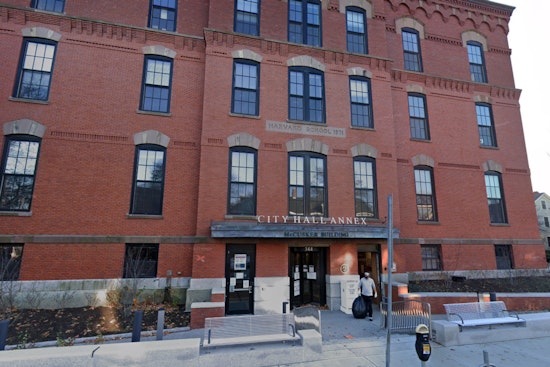 Cambridge Traffic Advisory: Expect Delays During Hasty Pudding Woman of the Year Parade in Harvard Square