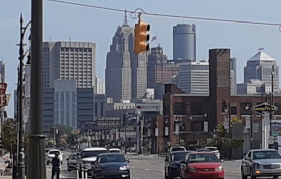 Detroit's Week Ahead: Cloudy Skies and Mild Temperatures with Chances of Rain