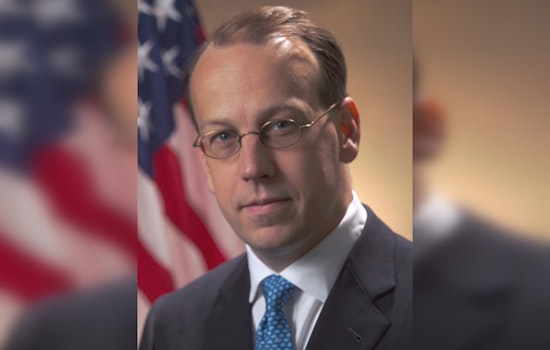 Ex-Solicitor General Probes Ex-President's Alleged Deal with NYC Mayor Adams Amidst Extended Legal Showdown