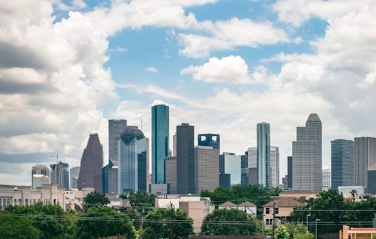 Houston Experiences Unseasonable Chill and Strong Winds with Wind Chill Advisory in Effect