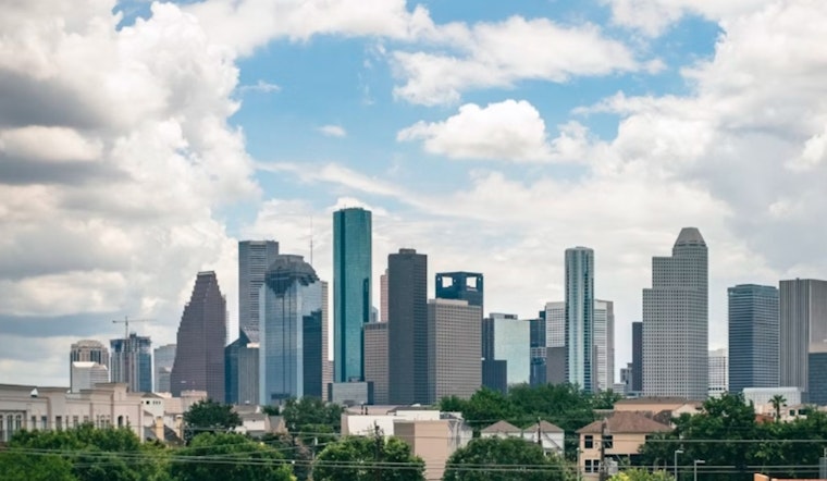 Houston Experiences Unseasonable Chill and Strong Winds with Wind Chill Advisory in Effect