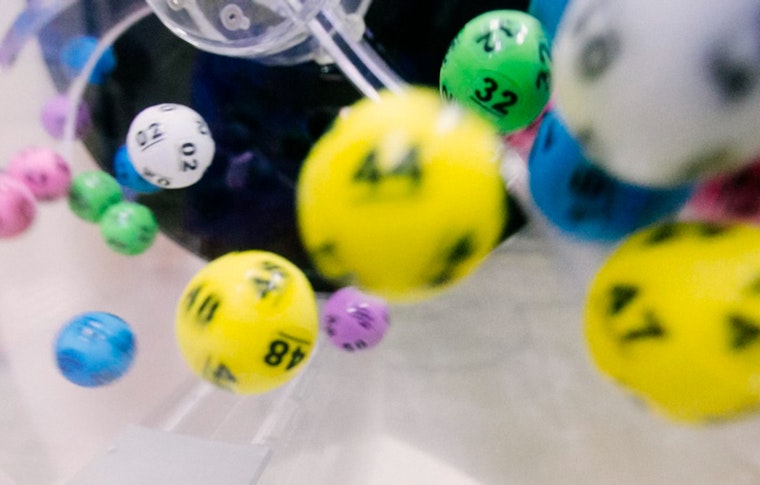 Loop Newsstand Sells $650,000 Lucky Day Lotto Ticket to Regular Customer in Chicago