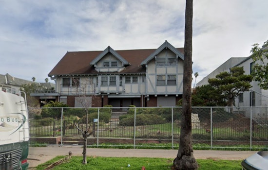 Los Angeles Fire Department Quickly Subdues Blaze at Vacant Pico-Union Home