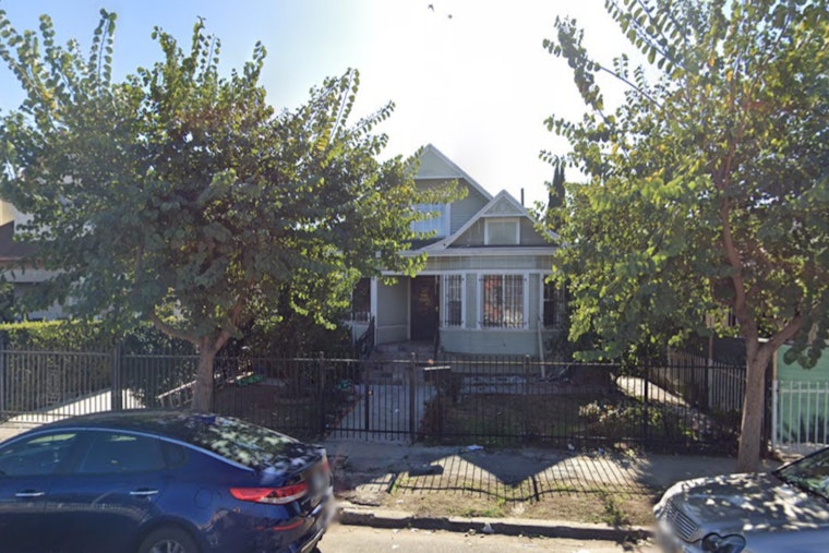 Los Angeles Firefighters Quickly Douse Vermont Square House Fire, No Injuries Reported