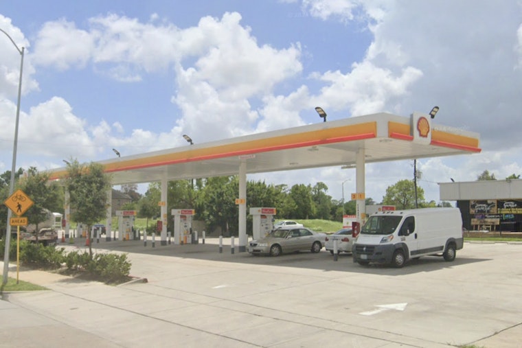 Man Fatally Shot During Confrontation at Houston Gas Station as Suspect Remains at Large