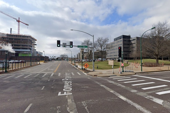 Man Hospitalized After Being Shot During Alleged Burglary in St. Louis as Shooter, a Convicted Felon, Admits to the Act