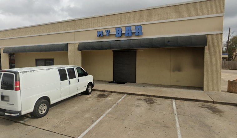 Man Shot Outside Bar in West Harris County and Crashes Into Apartment Gate, Suspect Detained