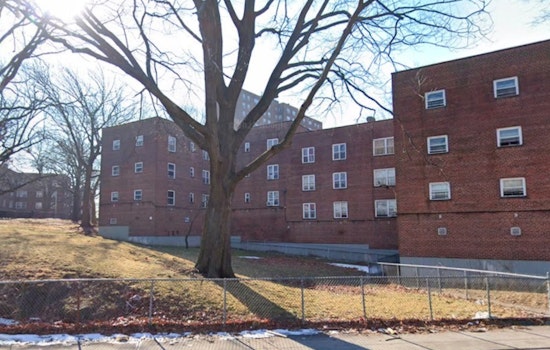 Man Shot Outside Bronx Edenwald Houses as Suspect Escapes After Standoff with NYPD