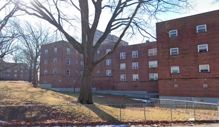 Man Shot Outside Bronx Edenwald Houses as Suspect Escapes After Standoff with NYPD