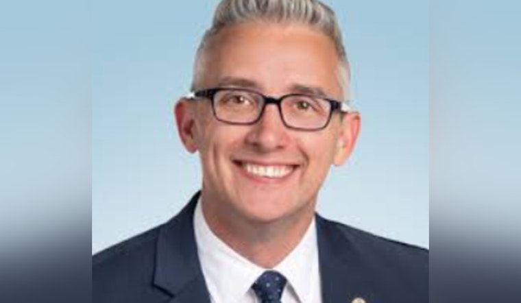 Milwaukee Alderman Voices Solidarity With Ukraine at Three-Year Commemoration Rally