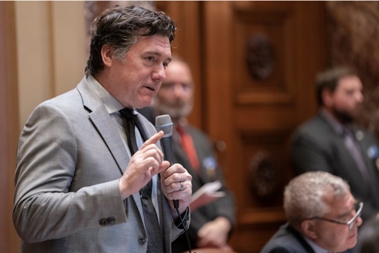 Minnesota Senator Aric Putnam Proposes Licensing Bill for Alcohol Delivery Services to Boost Safety