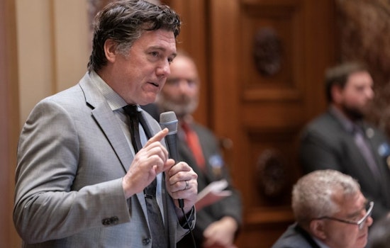 Minnesota Senator Aric Putnam Proposes Licensing Bill for Alcohol Delivery Services to Boost Safety