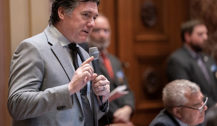 Minnesota Senator Aric Putnam Proposes Licensing Bill for Alcohol Delivery Services to Boost Safety
