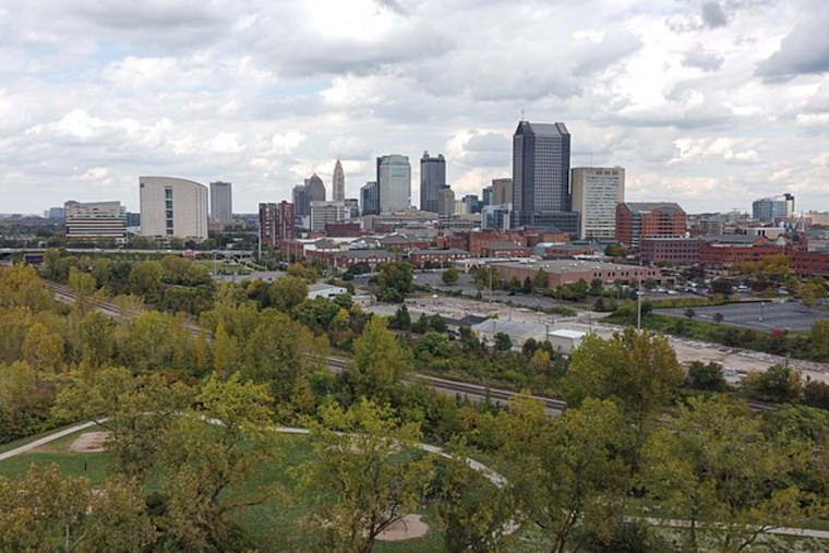 Ohio Residents Eye Midwest's Fickle Weather: Warm Fronts and Shy Sun Play Meteorological Tug-of-War