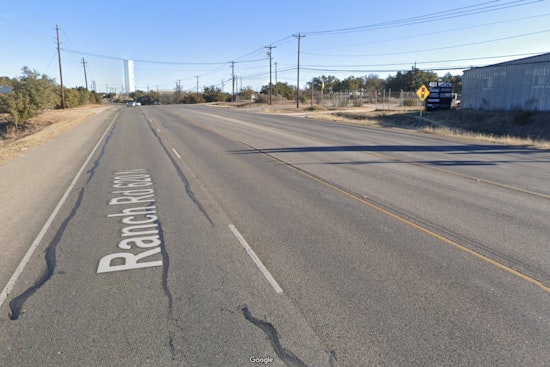 Pedestrian Fatally Struck by Vehicle in North Lakeway, Prompting Road Closures and Investigation