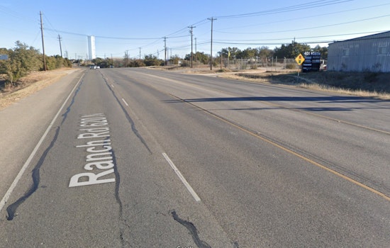 Pedestrian Fatally Struck by Vehicle in North Lakeway, Prompting Road Closures and Investigation