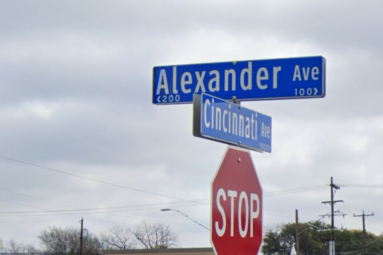 San Antonio Park Police Officer Shoots Man After He Drives Into Woodlawn Lake and Allegedly Pulls Knife