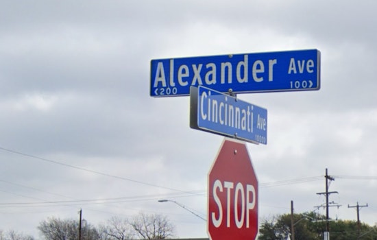 San Antonio Park Police Officer Shoots Man After He Drives Into Woodlawn Lake and Allegedly Pulls Knife