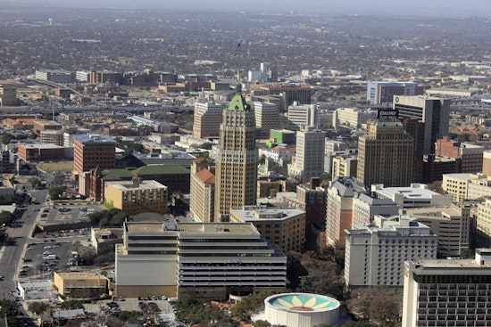 San Antonio Weather Forecasts Foggy Start with Clearing Skies and Rising Temperatures