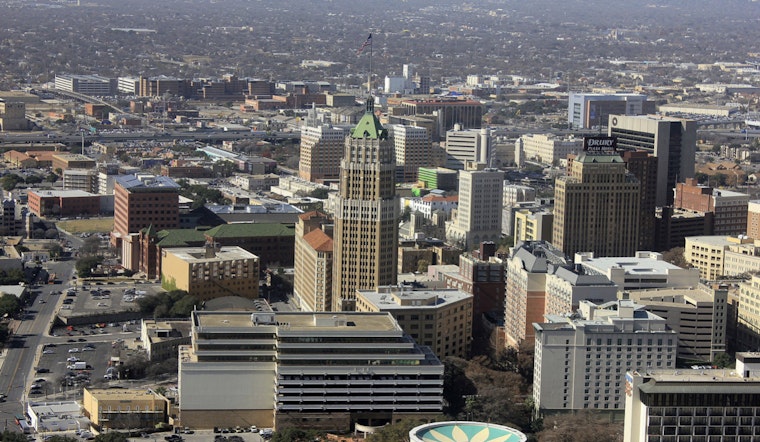 San Antonio Weather Forecasts Foggy Start with Clearing Skies and Rising Temperatures