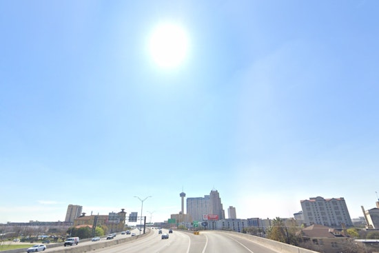 San Antonio Welcomes Warmer Weather as Fog Clears, Umbrellas Advised for Thursday Showers