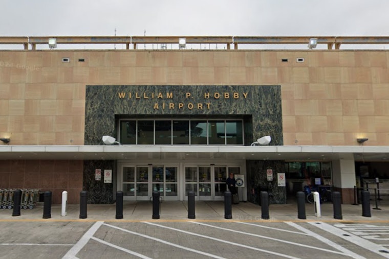 Southwest Flight Returns to Houston's Hobby Airport Due to Cabin Smoke Odor, Passengers Reaccommodated on Alternative Flight to Tampa