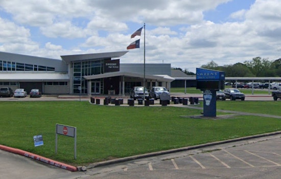 Sweeny High School Students Evacuated Amid Unspecified Law Enforcement Response Near Houston