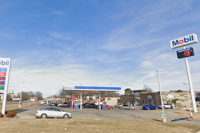 Teen Robbed at Gunpoint During Clothing Sale Meetup at St. Louis Gas Station