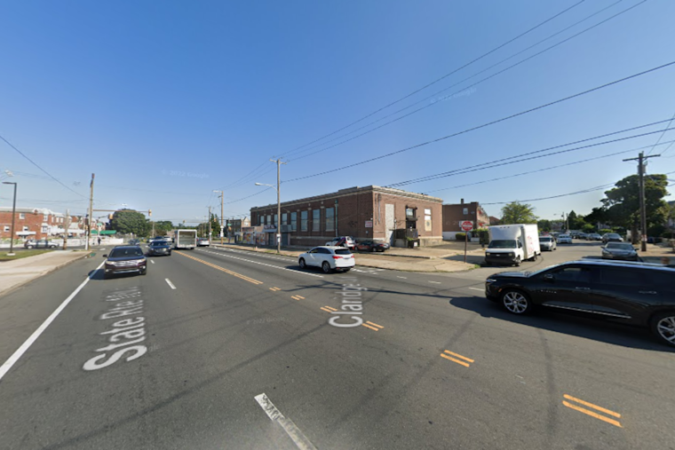 Two Men Killed Amid 40-Shot Fire Barrage in Philadelphia's Crescentville, Gunmen at Large