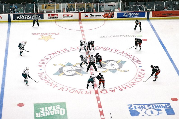 Unity on Ice, Columbus Blue Jackets and Blackhawks Fans Sing Birthday Wishes to Late Hockey Star's Son