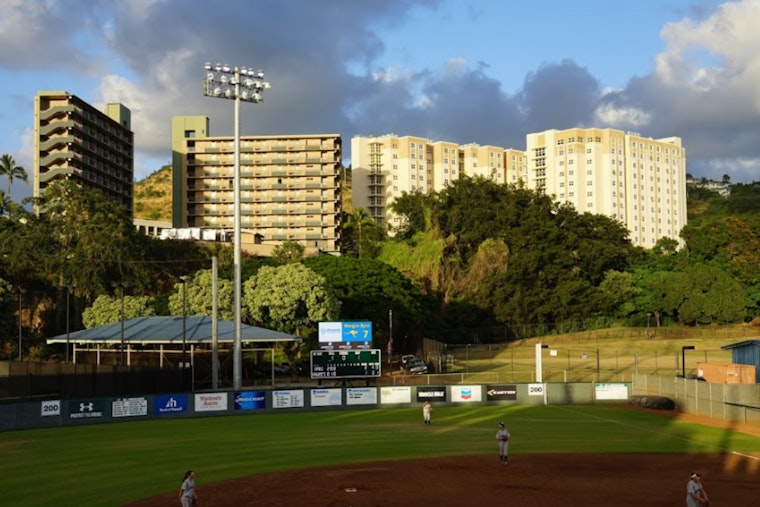 University of Hawai'i Rainbow Wahine Notch Doubleheader Wins to Kick Off Season 3-0