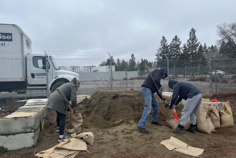 West Sacramento Mobilizes Flood Defense Efforts, Offers Sandbags to Residents Amid Rainfall Concerns