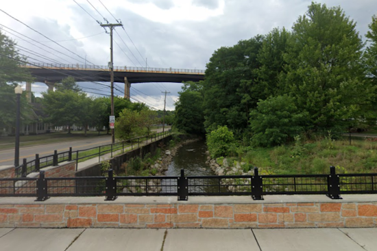 Akron Firefighters and EPA Respond to Oil Spill in Little Cuyahoga River, Source and Impact Under Investigation