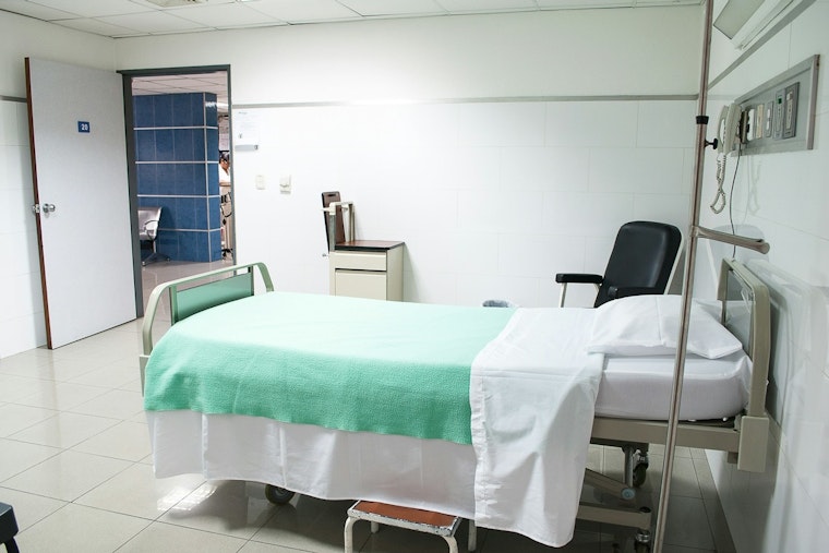 Arizona's Proposed Bill to Require Citizenship Status at Hospitals Sparks Debate in Healthcare and Immigrant Communities